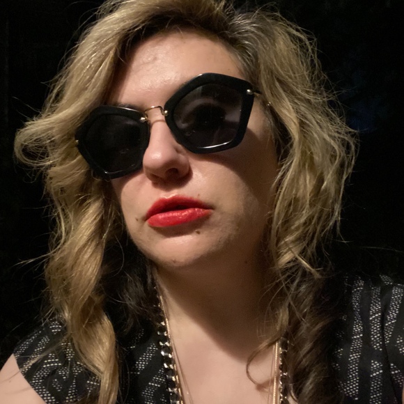 Meet your Posher, Roberta - Picture 1 of 1